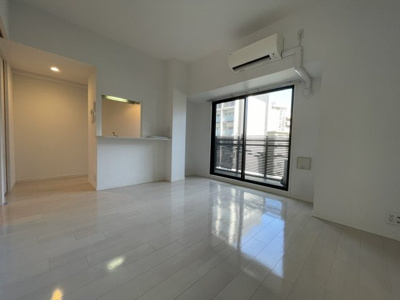 【居間・リビング】 | S-RESIDENCE新大阪駅前 | おしゃれで開放感のあるリビングです。