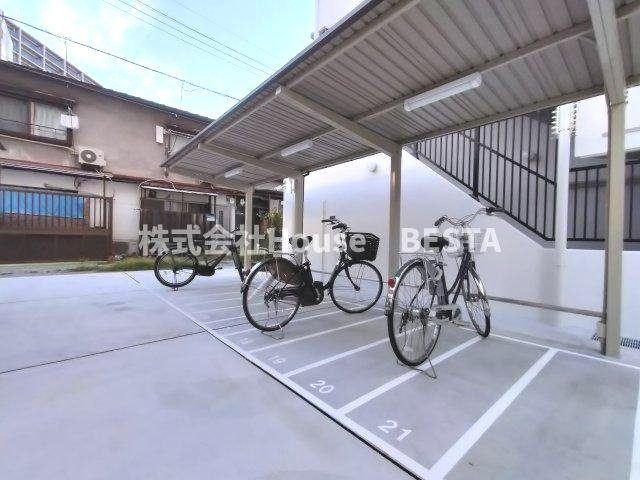 CREST TAPP DITA 神戸西パークフロントの駐車場