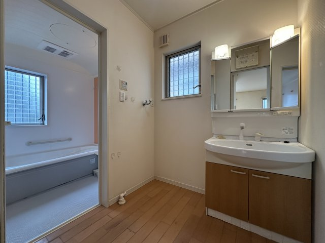 神戸市西区月が丘１丁目戸建の独立洗面台