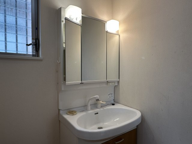 神戸市西区月が丘１丁目戸建の独立洗面台