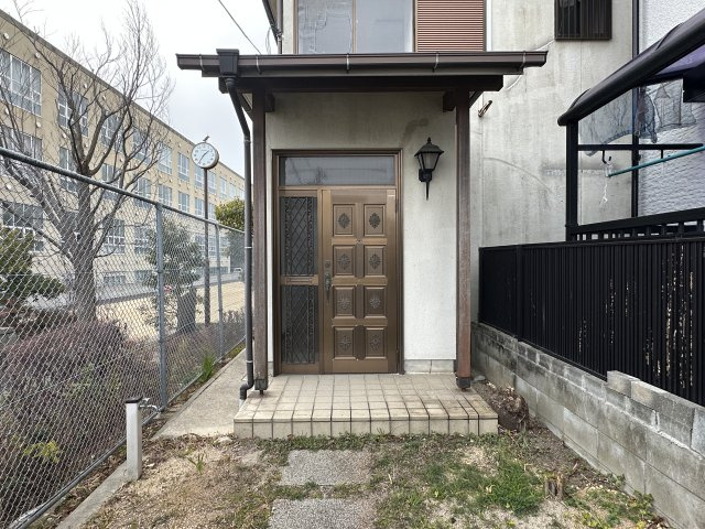 神戸市須磨区行幸町２丁目戸建の玄関