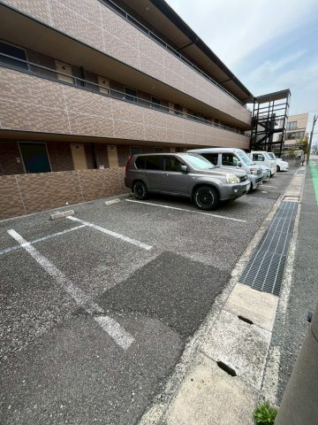 エスタシオン甲子園口の駐車場