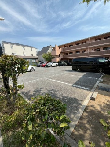 グラン甲子園口の駐車場
