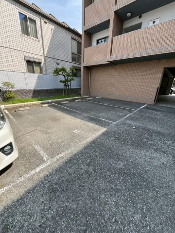 エスポワールの駐車場