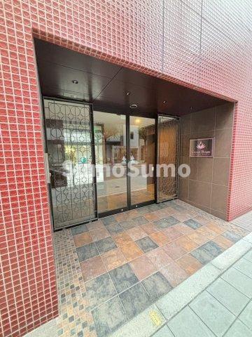 クリスタルブライト本町東のエントランス