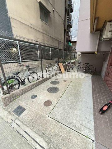 クリスタルブライト本町東の駐車場