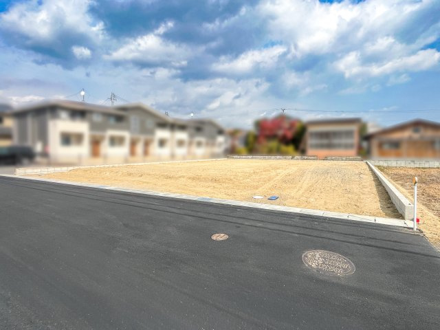 四日市市釆女町《全2区画》の前面道路含む現地写真