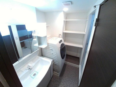 【独立洗面台】 | リバーサイドタウン木場南スカイハイツ  | 独立洗面台あり、毎朝おしゃれに忙しい女性の方におすすめです