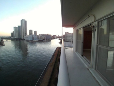 【バルコニー】 | リバーサイドタウン木場南スカイハイツ  | 開放的で明るい空間を演出してくれるバルコニーです