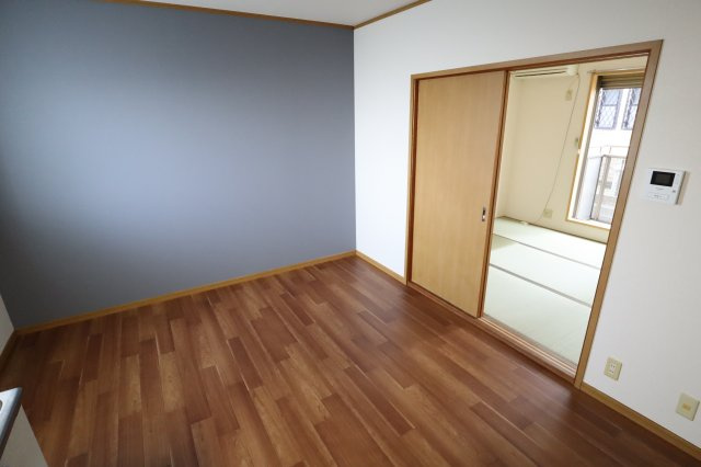 ルミエールSHIMAMURAの洋室