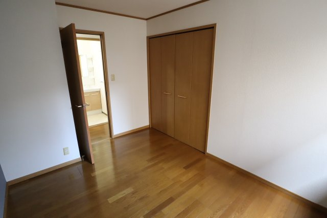 ルミエールSHIMAMURAの洋室