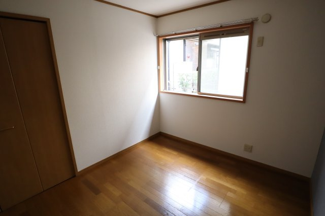 ルミエールSHIMAMURAの洋室