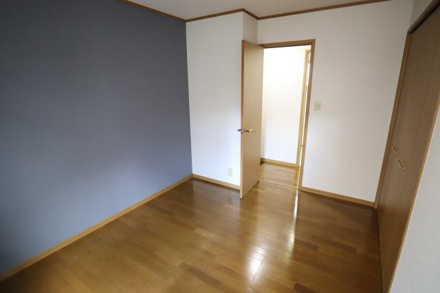 ルミエールSHIMAMURAの洋室