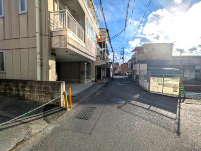 【前面道路含む現地写真】 | 宇都宮市二荒町　居宅部分有プリスティーンビル