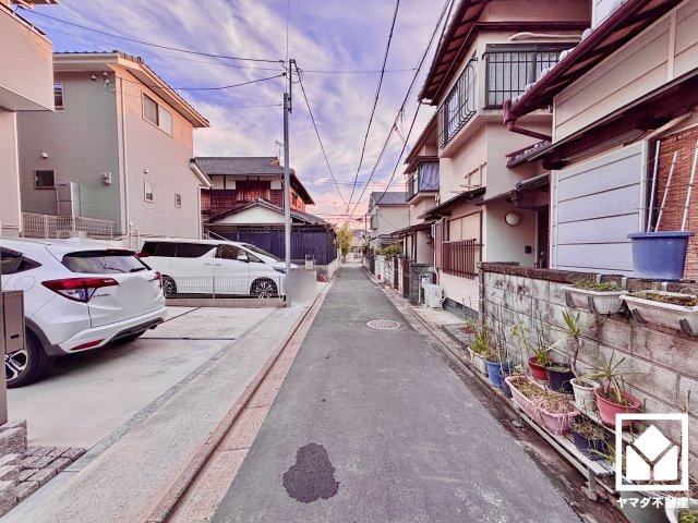 伏見区深草願成町 3期1号棟の前面道路含む現地写真