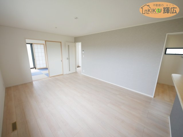 姫路市飾東町庄（15号）　中古戸建の居間・リビング