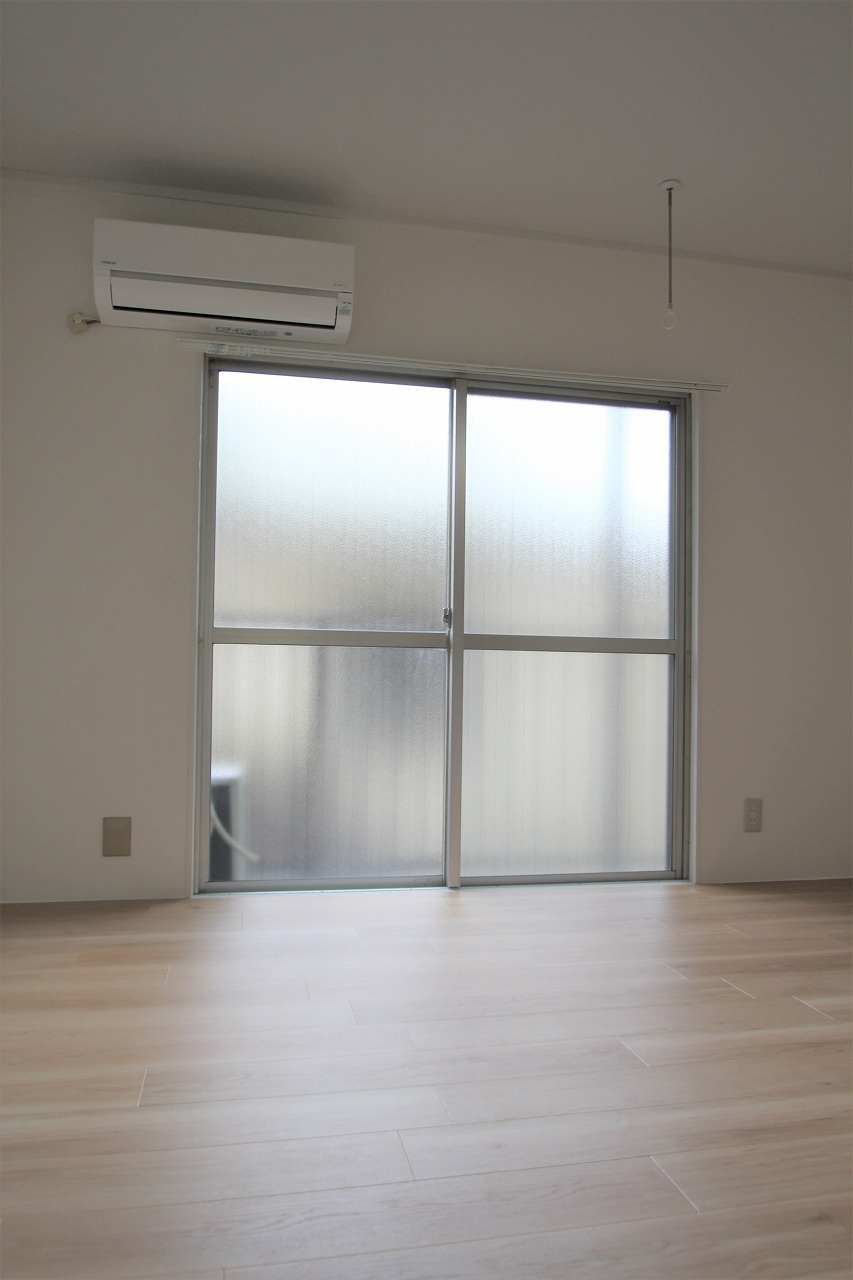 渡辺リバーサイドビルの居間・リビング|他室参考写真