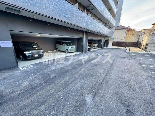 プレサンス上前津ディアシスの駐車場