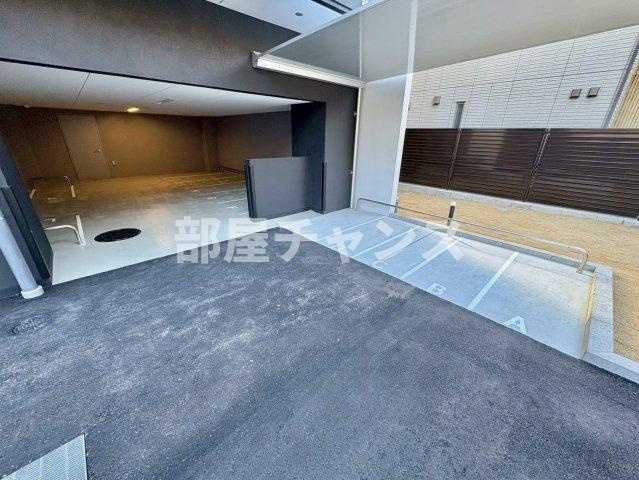 プレサンス上前津ディアシスの駐車場