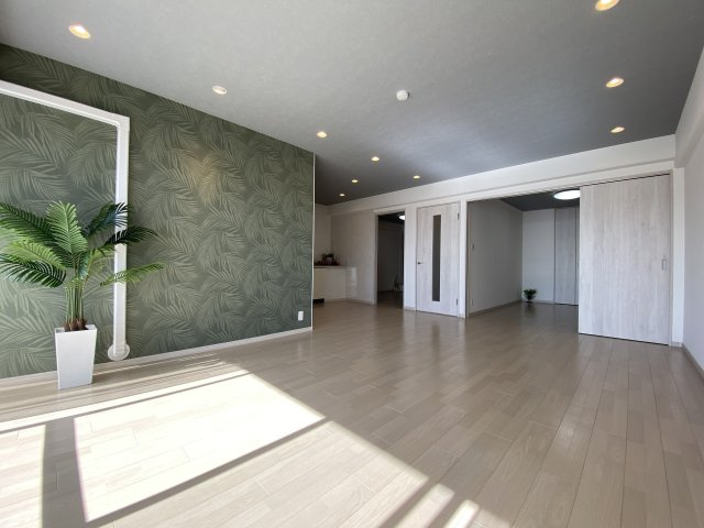 フジタ第二熱海マンションの居間・リビング|内装全面リフォーム済み