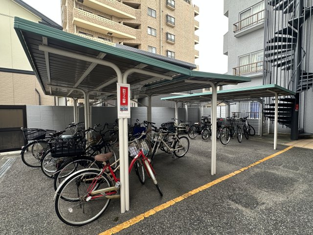メイクアップハイツ須磨浦2号棟の駐輪場