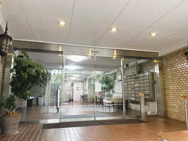 秀和五反田駅前レジデンスのエントランス