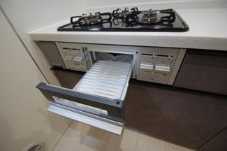 【キッチン】 | 【仲介手数料無料！！】府中市若松町2丁目　新築戸建て（全2棟）2号棟　4680万円 | グリル