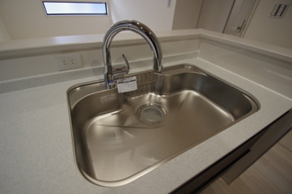 【キッチン】 | 【仲介手数料無料！！】府中市若松町2丁目　新築戸建て（全2棟）2号棟　4680万円 | 浄水器付き水栓