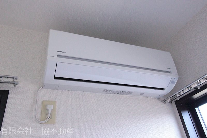 サンライズBの設備|洋室5.8帖のエアコン