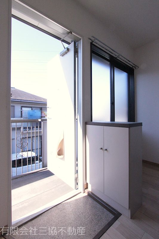 サンライズBの玄関|下駄箱付き