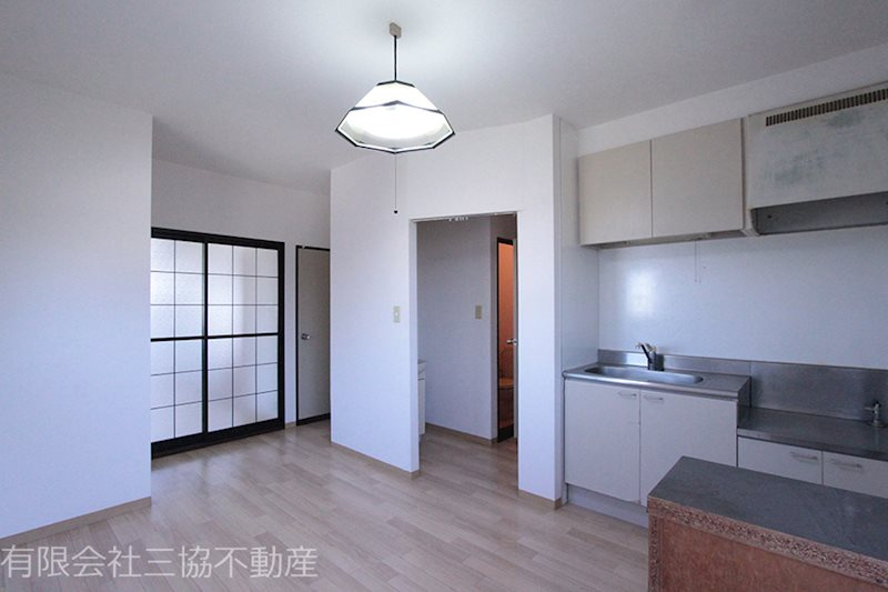 サンライズBのキッチン|DK7.5帖　ガスコンロ設置タイプのキッチンです