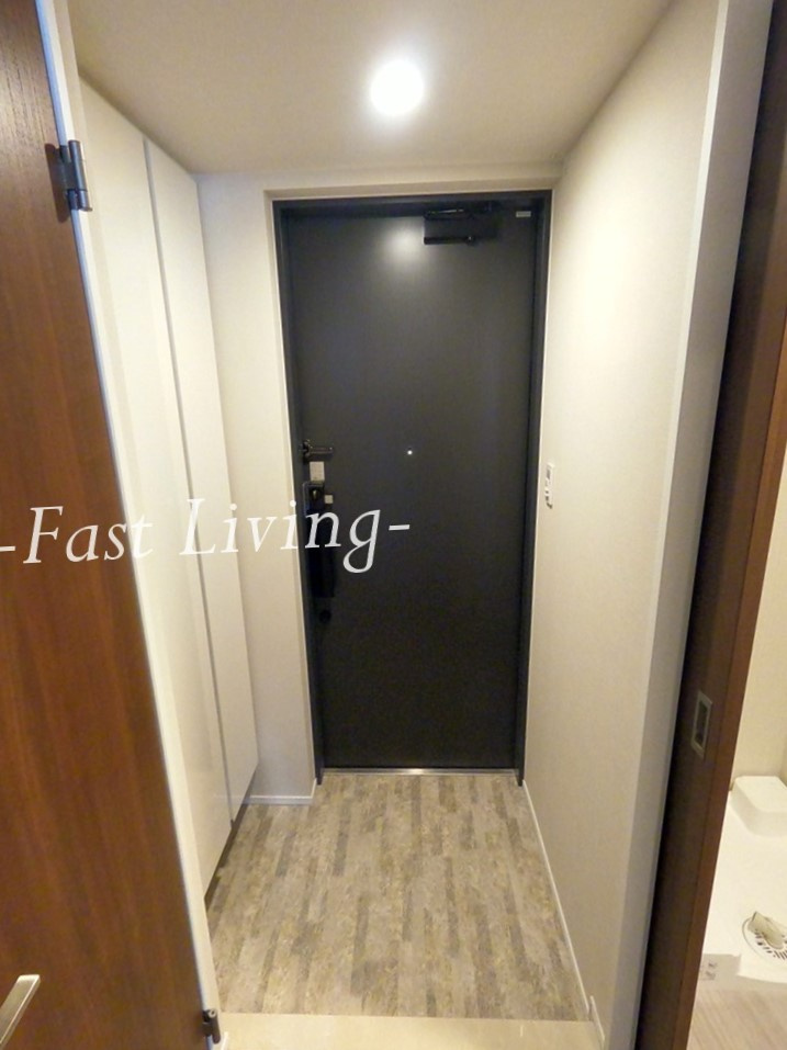 神楽坂５丁目ビルの玄関