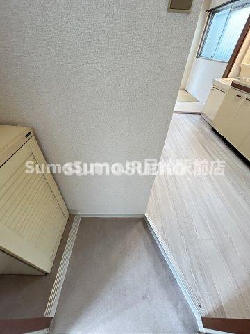 ハイツフェニックスの玄関|収納もある玄関です