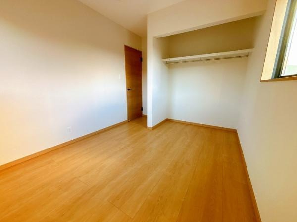 東広島市黒瀬町楢原　中古一戸建ての洋室