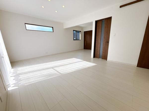 東広島市黒瀬町楢原　中古一戸建ての居間・リビング