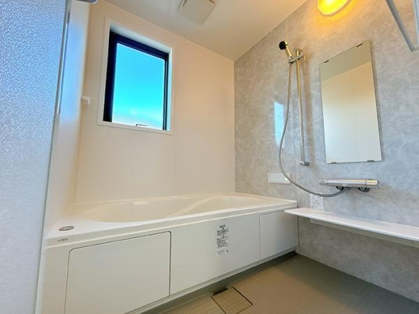 東広島市黒瀬町楢原　中古一戸建ての浴室