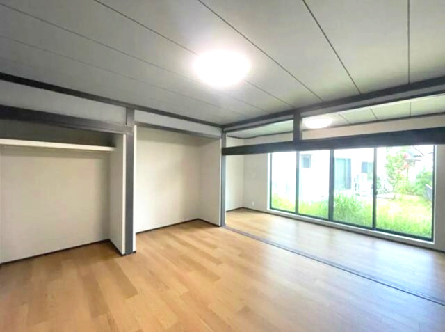 越前市富士見が丘二丁目中古戸建の洋室