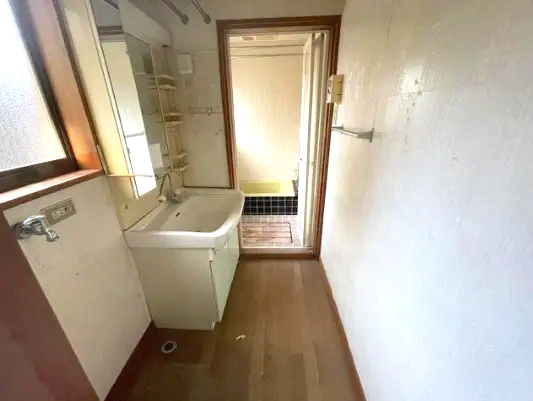 越前市家久町中古戸建の玄関