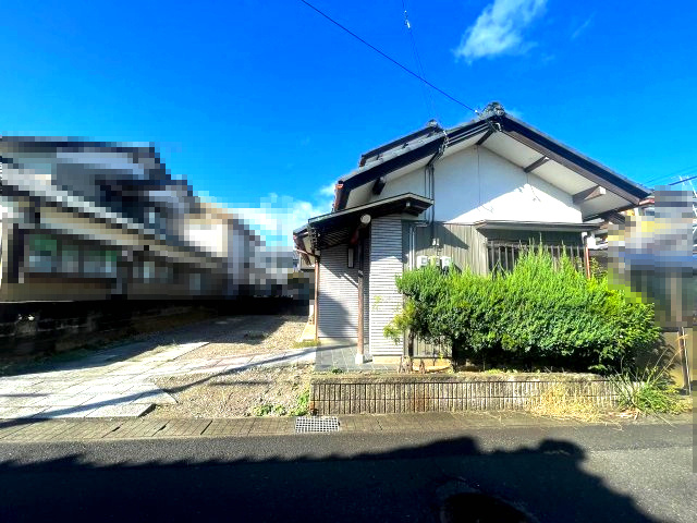 越前市家久町中古戸建の前面道路含む現地写真