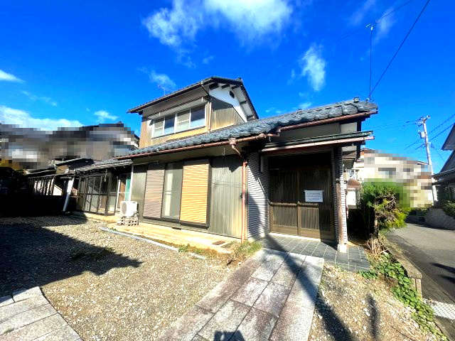 越前市家久町中古戸建の前面道路含む現地写真