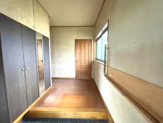 越前市家久町中古戸建の玄関