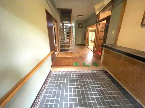 越前市武生柳町中古戸建の玄関