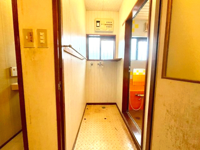 越前市粟田部町中古戸建のランドリースペース