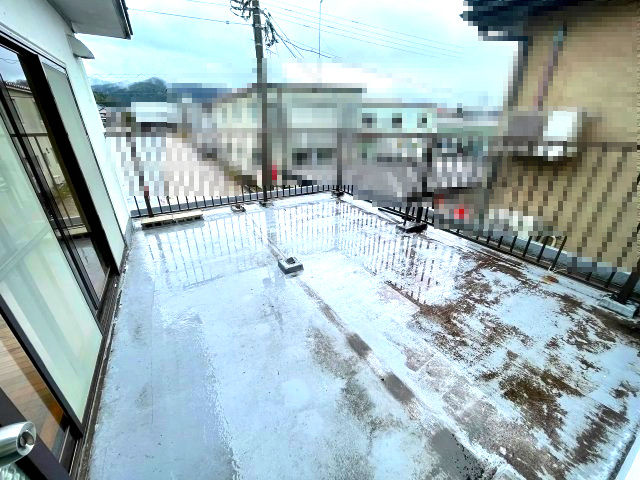 越前市粟田部町中古戸建のバルコニー
