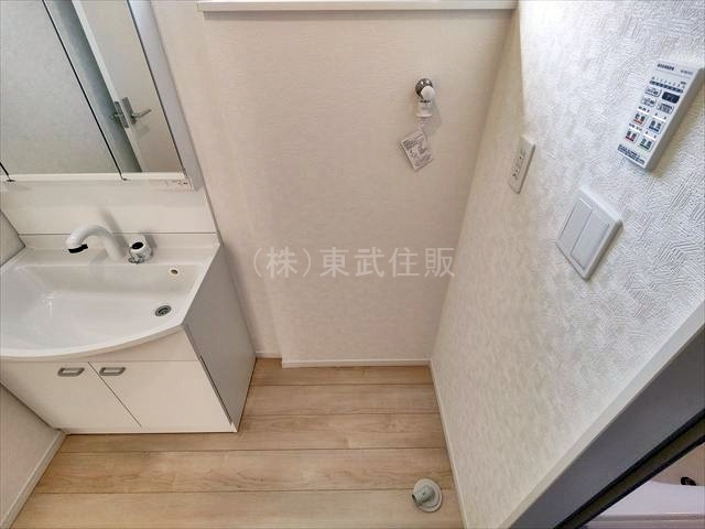 【ランドリースペース】 | 比企郡吉見町東野第２０　全３棟　１号棟 | 洗濯機置き場