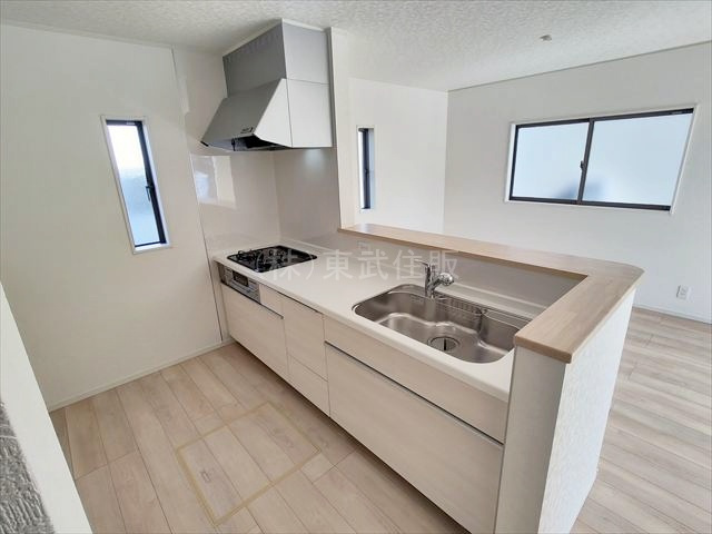 【キッチン】 | 比企郡吉見町東野第２０　全３棟　１号棟 | 会話が弾む対面キッチンです