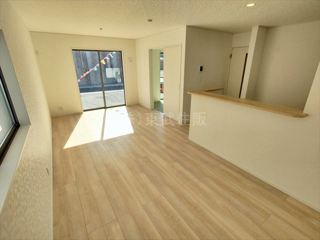 【居間・リビング】 | 比企郡吉見町東野第２０　全３棟　１号棟 | ご家族が自然と集まるリビングです