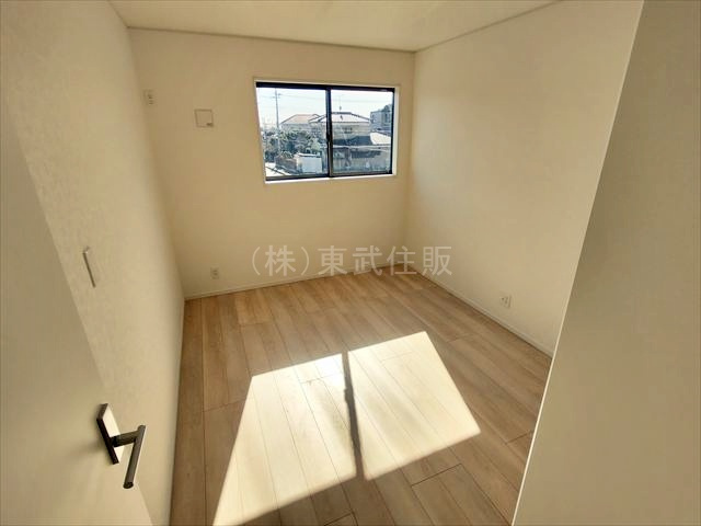 【子供部屋】 | 比企郡吉見町東野第２０　全３棟　１号棟 | 2階南側6.0帖洋室　子供部屋にいかがでしょうか