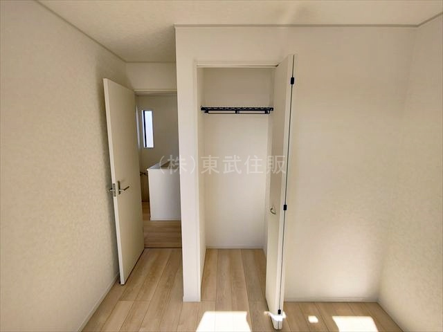 【収納】 | 比企郡吉見町東野第２０　全３棟　１号棟 | 2階南側5.70帖洋室の収納です