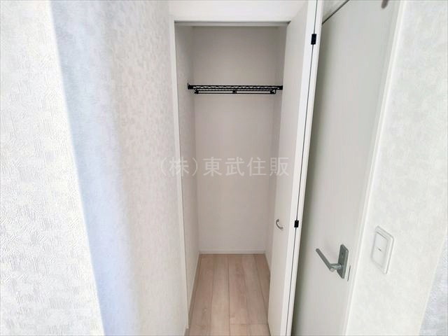 【構造・工法・仕様】 | 比企郡吉見町東野第２０　全３棟　１号棟 | 2階廊下収納　お掃除道具入れに重宝します